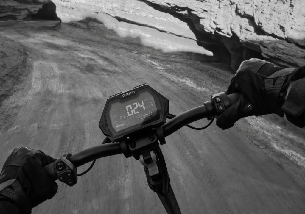 kukirin_offroad-dashboard-desert-ride